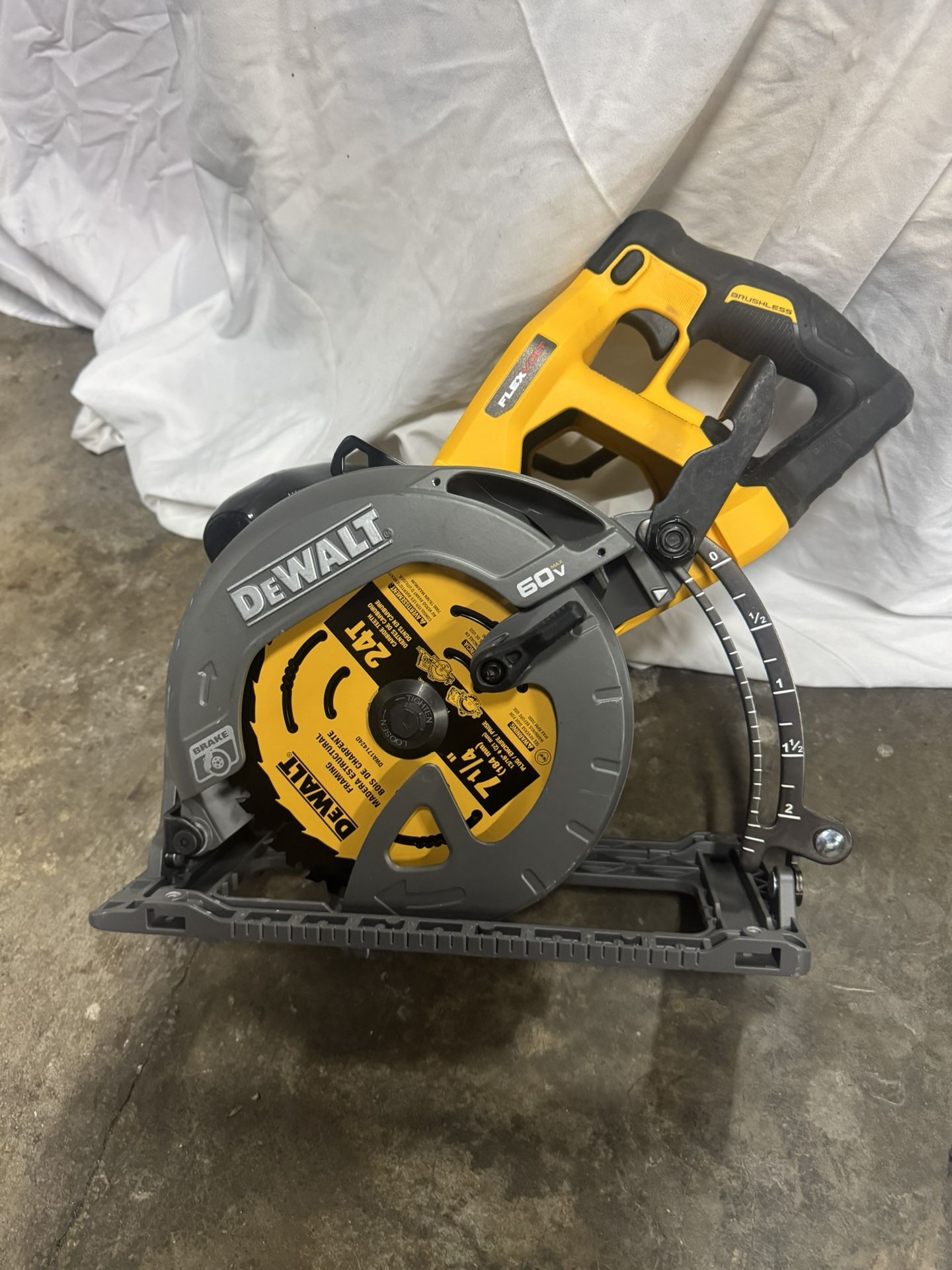 Skilsaw DEWALT FLEXVOLT 7 1/4