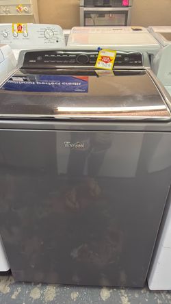 Like new Whirlpool washer top loader