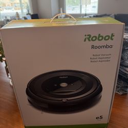 Like New Roomba e5 Robot Vacuum