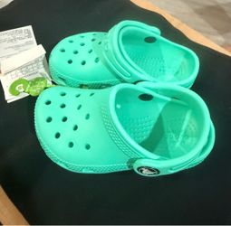crocs