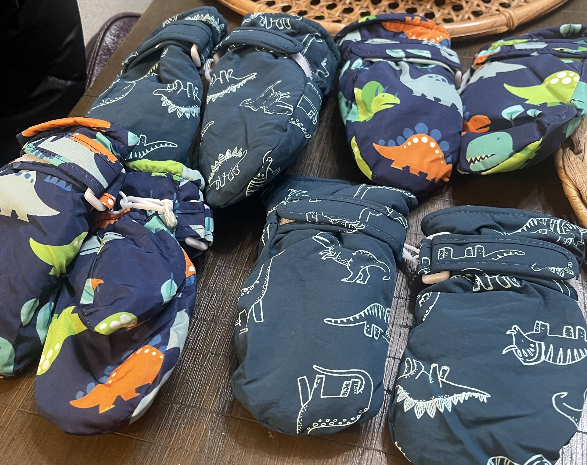 Snow gloves for a 2T new super warm new 