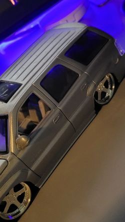 Jada Cadillac Escalade 2002 DUB City 1:24 Scale