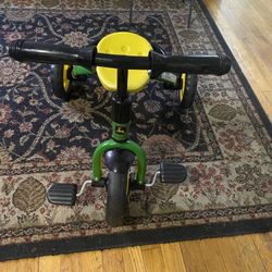 John Deere Kids Tricycle 