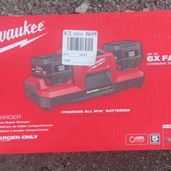 Milwaukee M18 18V Dual Bay Simultaneous Super Charger