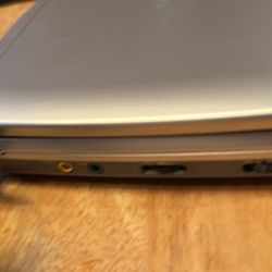  DVD DYNEX -player, a device designed for playing DVDs on the go. Portability Great For Car Rides Awesome Keeps Kids Calm-DVD’s For sale Too