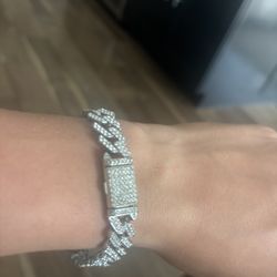 Diamond bracelet rep (TAKING BEST OFFER)