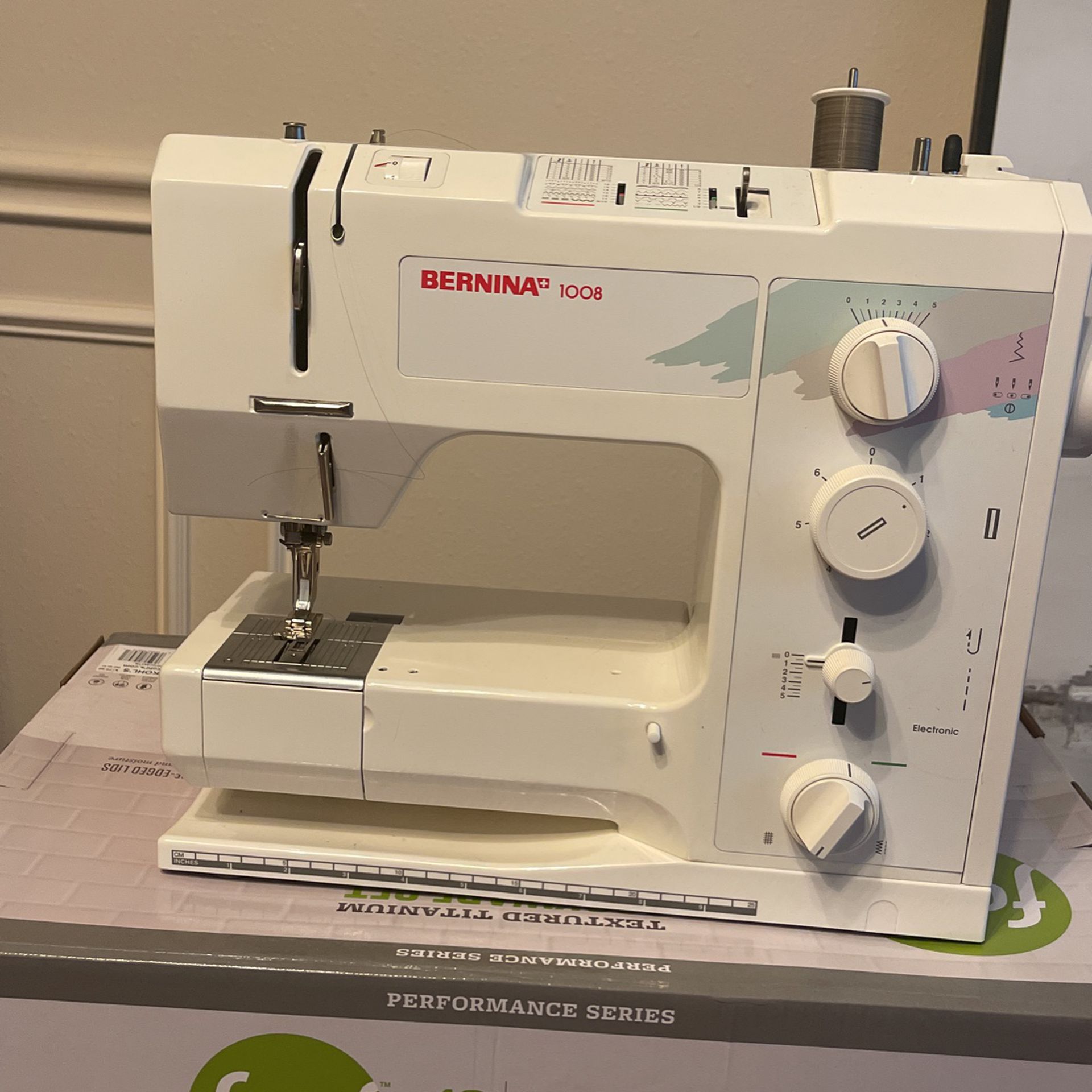 Bernina 1008 Sewing Machine 