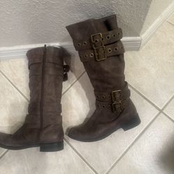 Nice Boots Grey Color Size 7 Only $10