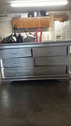 Dresser /Nights stand