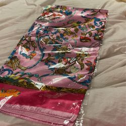Full-size women’s scarf