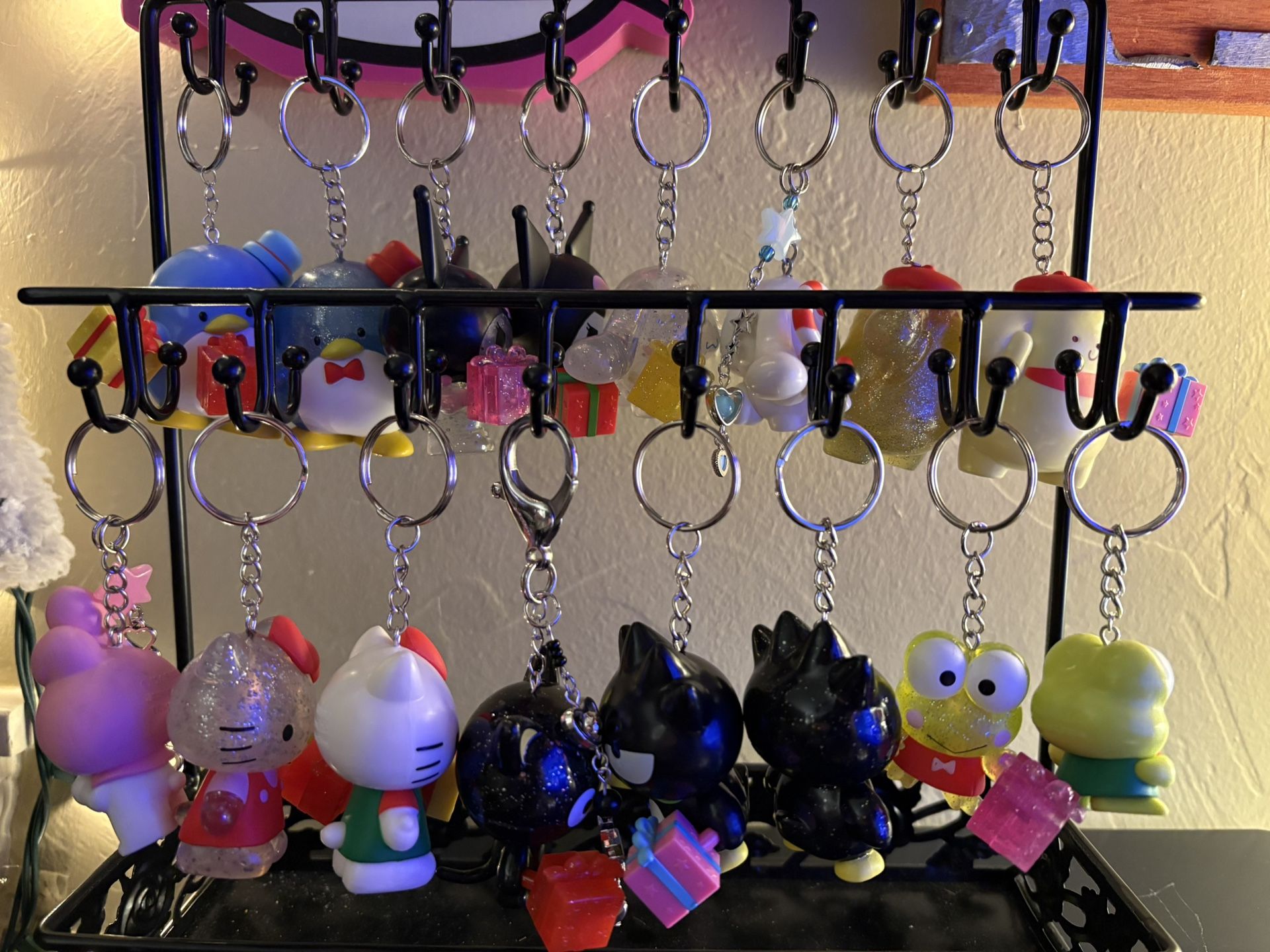Handmade Hello-kitty Keychains. Need Gone!!!!!