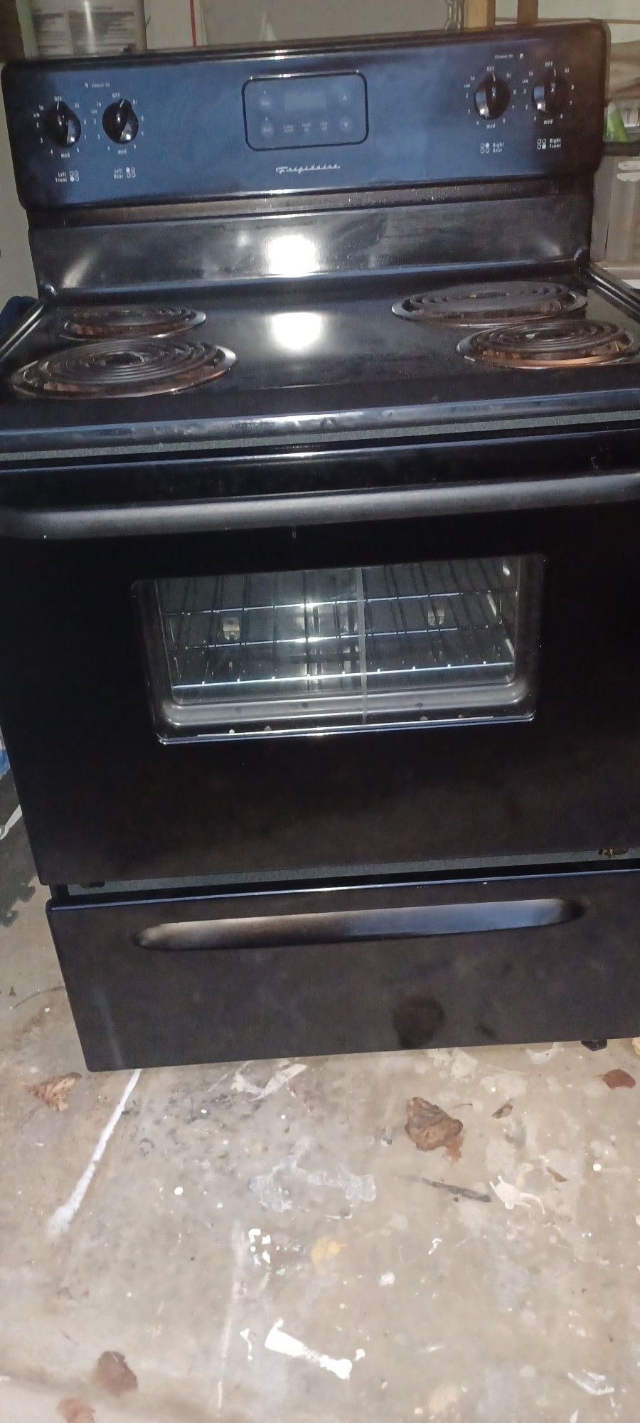 Electric Stove From Frigidaire 