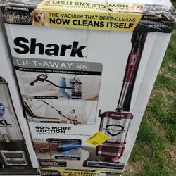 Shark Navigator Lift Away ADV Vacuum With Power Fin