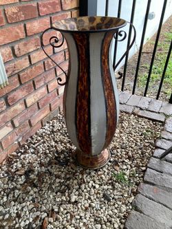 OUTDOOR PLANTER - 32 INCHES