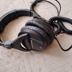 Sennheiser hd280 pro headphones Stereo
Excellent condition