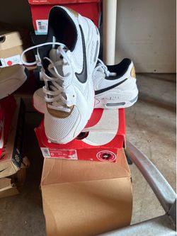 Women’s Nike air Max Excee size 6