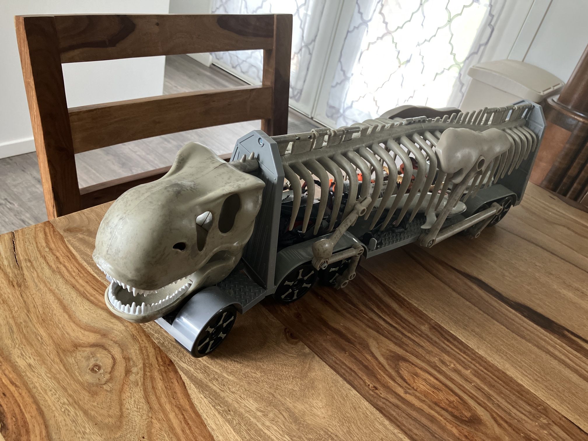 Dino Skull Transporter 