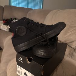 Converse Size 9.5 Men