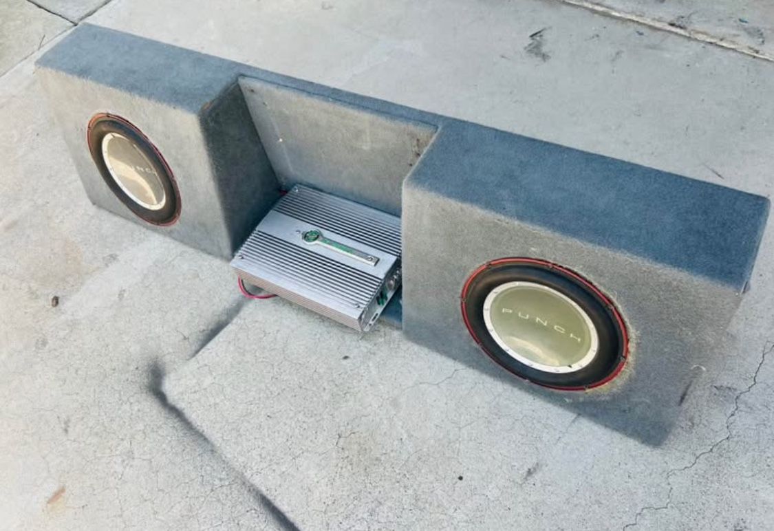 ($170 Firm) Single Cab Sub Box / 2 Fosgate P2 10s : 1000 Watt Monoblock Amp