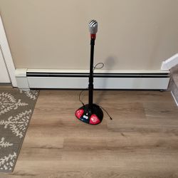 Kids Play Microphone