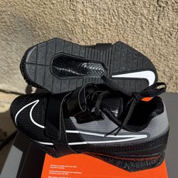 Nike Romaleos 4 Black/White - Black ($150 Each)