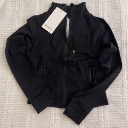 LULULEMON CROPPED DEFINED JACKED (SIZE: 8)