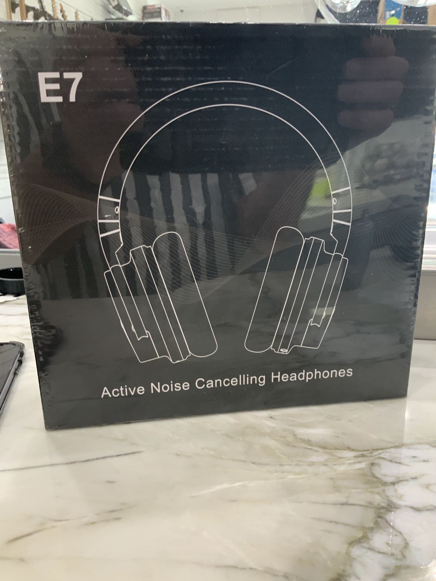 Movssou Active Noice Cancelling Headphones.  Brand New.  No Offers.  Cheapest Price Anywhere BRAND NEW 
