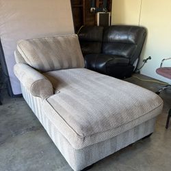 Chaise Lounge | single couch