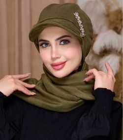تربون بكاف و اسكارف طويل
