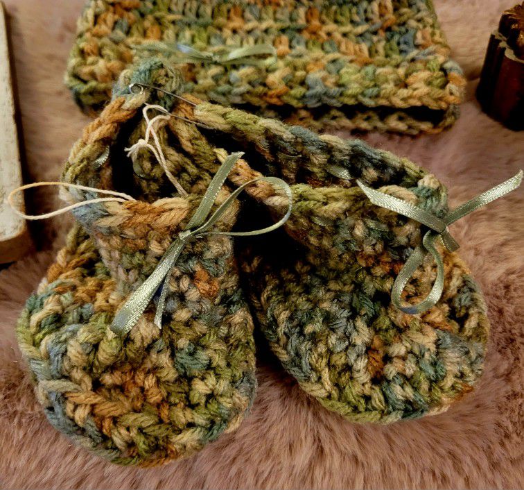 Handmade Knitted Infant Hat and Booties