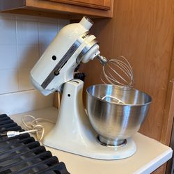 Kitchen Aid stand Mixer with Bowl and Attachments