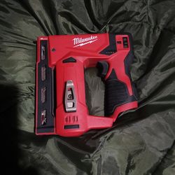 Milwaukee 12v Staple Gun