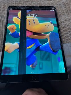 iPad Air 3rd gen 256gb. Damage LCD. But working great.