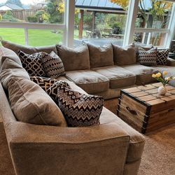 Sectional / Sofa