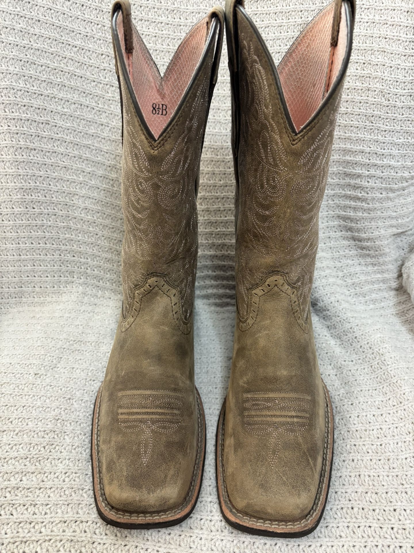 Ariat Women’s Cowgirl Boots 8.5 Square toe
