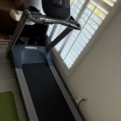 Precor Treadmill TRM211 Barely Used Model 211