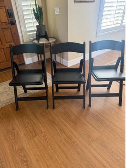 Foldable chairs