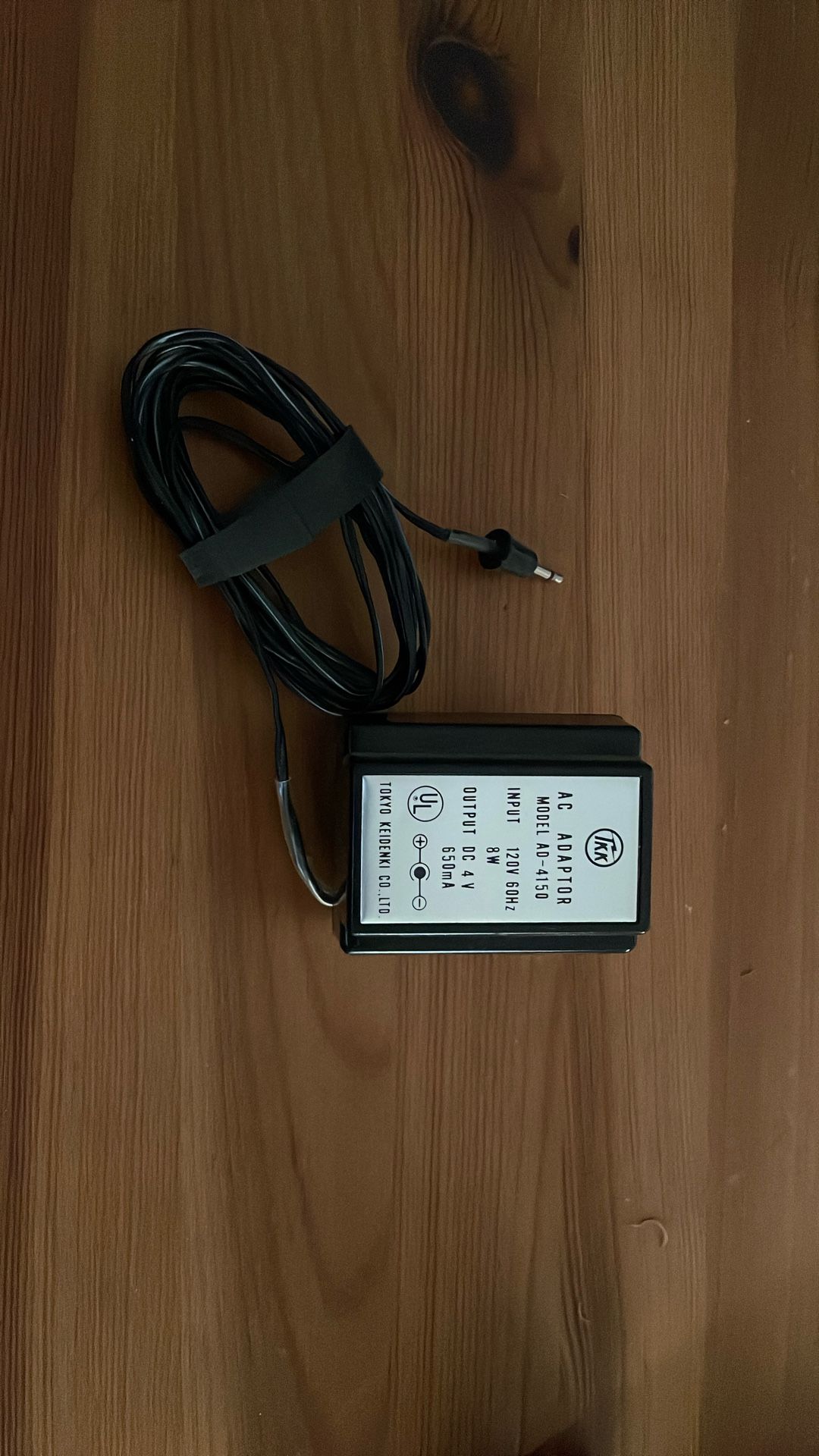 AC adapter, 4VDC, 650mA. TKK