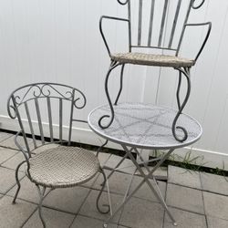 Folding Table And 2  Chairs 🪑🪑