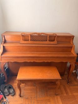 Yamaha Upright Console Piano with Bench