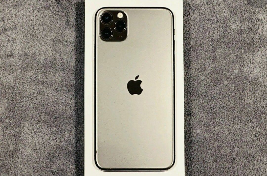 LIKE NEW CONDITION APPLE IPHONE 11 PRO MAX 64GB UNLOCKED. LOWEST PRICE