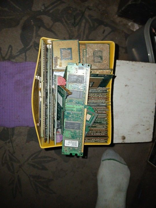 Laptop Ram 20 + Pc Memory (Scrap) 80+ Sticks + Chips