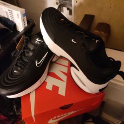 Nike Air tennis shoes