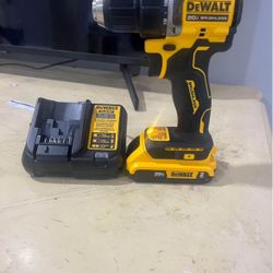 Dewalt 20v Drill 2-speed Battery And Charger New 