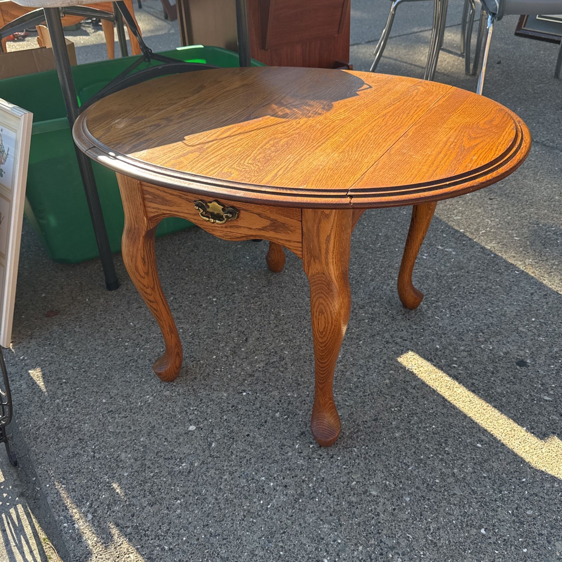 Antique Little oval table