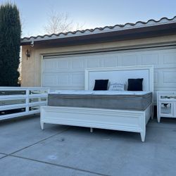 Z-Gallery King Bedroom Set! 