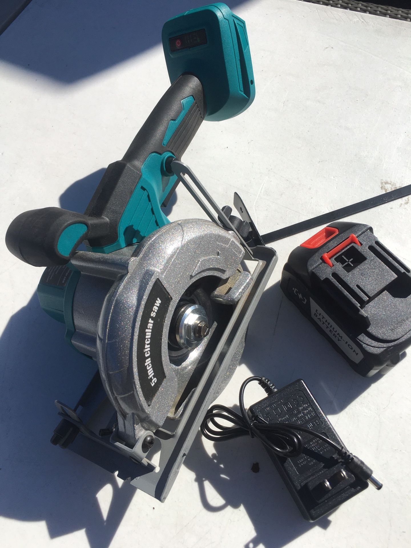 Tools Saw New Charger And Battery