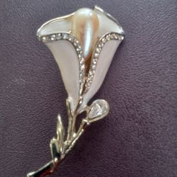 Vintage Calla Lilly Pin