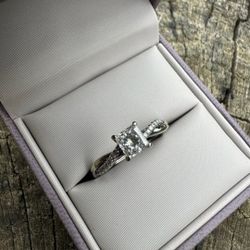 14k wg Multi Diamond Engagement Ring sz 7.5