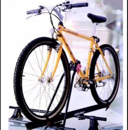Yakima LockJaw Roof Bike Carriers (Pair) – SKS Locks + MightyMounts – Complete Kit